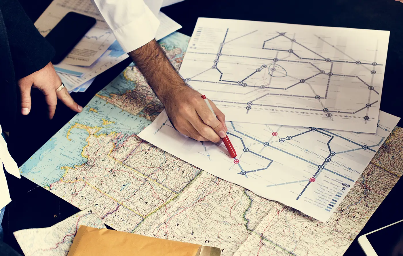 Navega rutas, monumentos y lugares con puntos de interés multimedia y menús narrativos.